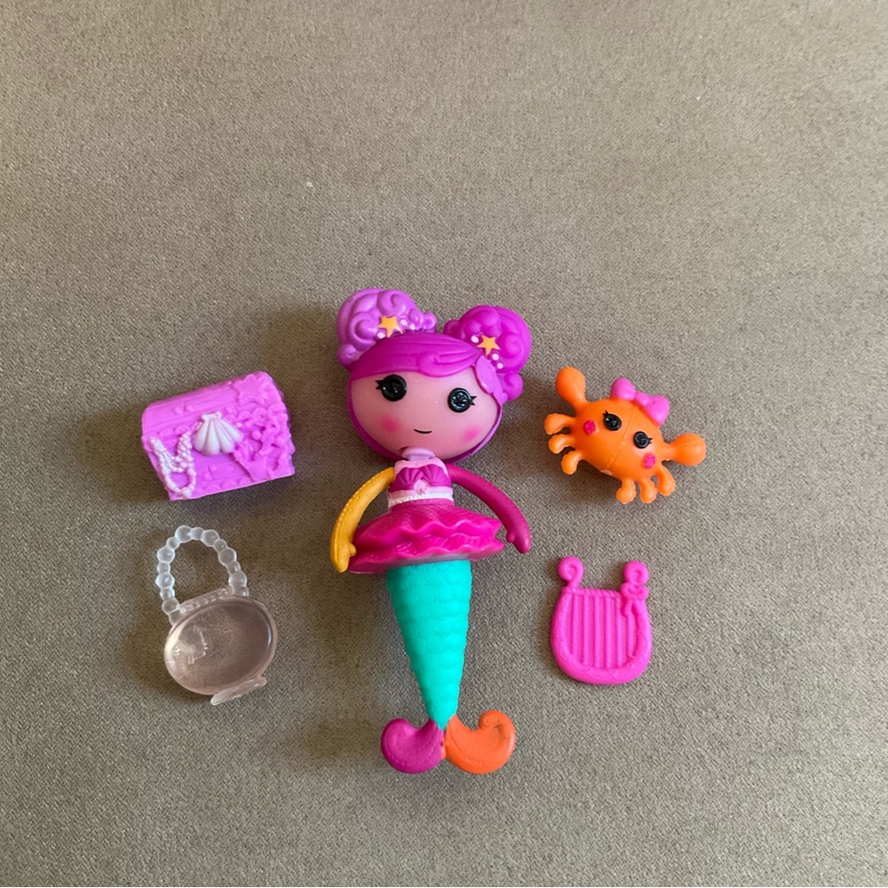 Lala Oopsies Treasure Mini Doll